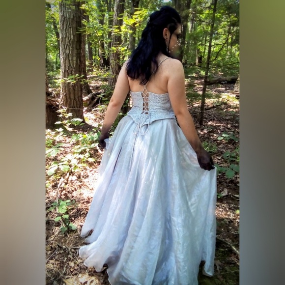 Beautiful Silver Prom/Costume Dress - Good condition - Picture 4 of 7
